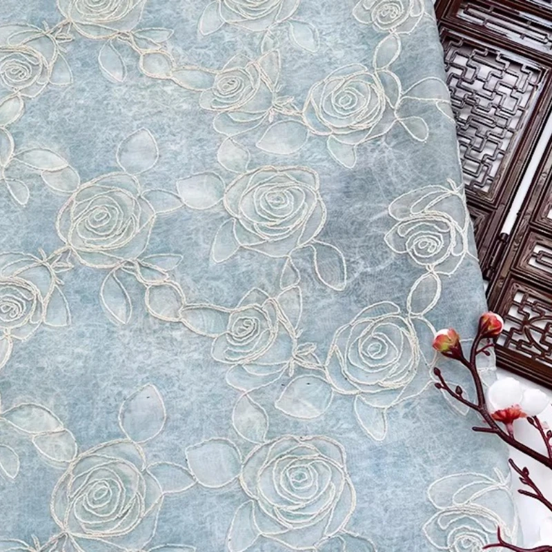 Синяя ткань с вышивкой розами, полиэстеровый атлас, китайский стиль, платье Ханьфу, платье-ципао, материал для рукоделия и DIY-печати
Синяя ткань с вышивкой розами, полиэстеровый атлас, китайский стиль, платье Ханьфу, платье-ципао, материал для рукоделия и DIY-печати