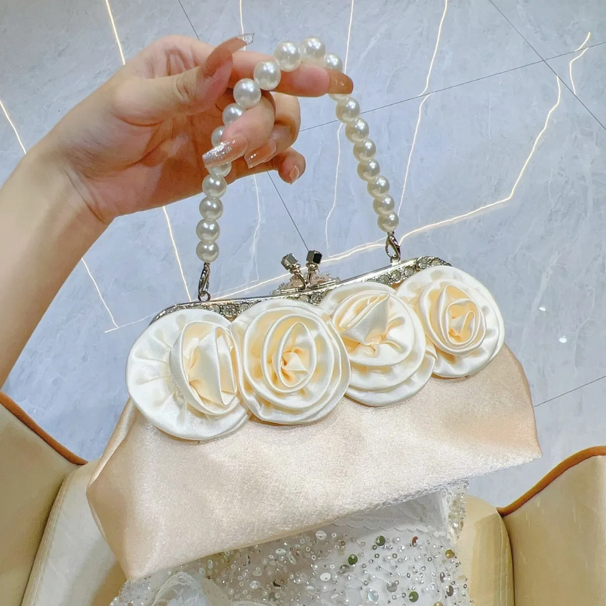 New Handmade Roseflower Bridal Wedding Evening Bags Fashion Elegant White Apricot Pearl Chain Handbags Banquet Party For Women
New Handmade Roseflower Bridal Wedding Evening Bags Fashion Elegant White Apricot Pearl Chain Handbags Banquet Party For Women
