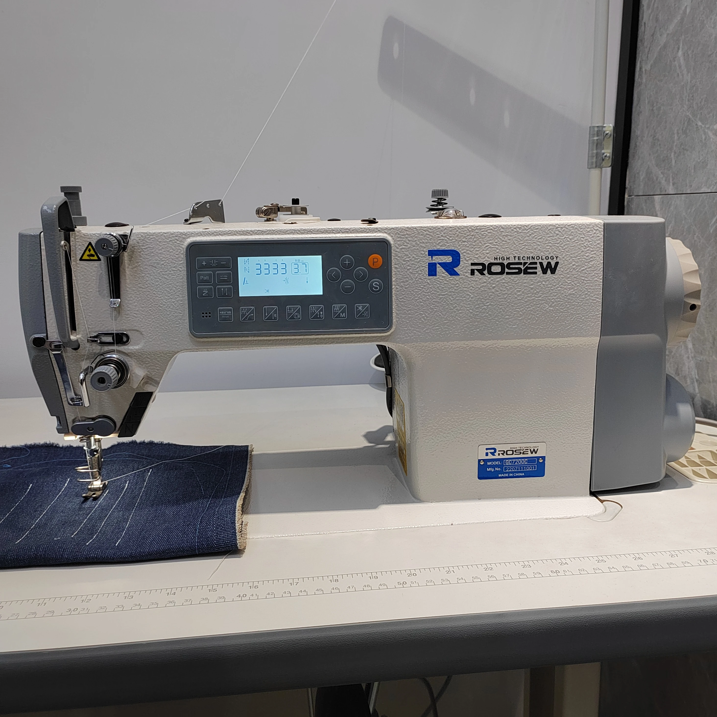 GC-7200C Industrial Sewing Machine Single Needle Lockstitch Pattern Stitches Factory Direct Sale Electric Sewing Machine
GC-7200C Industrial Sewing Machine Single Needle Lockstitch Pattern Stitches Factory Direct Sale Electric Sewing Machine