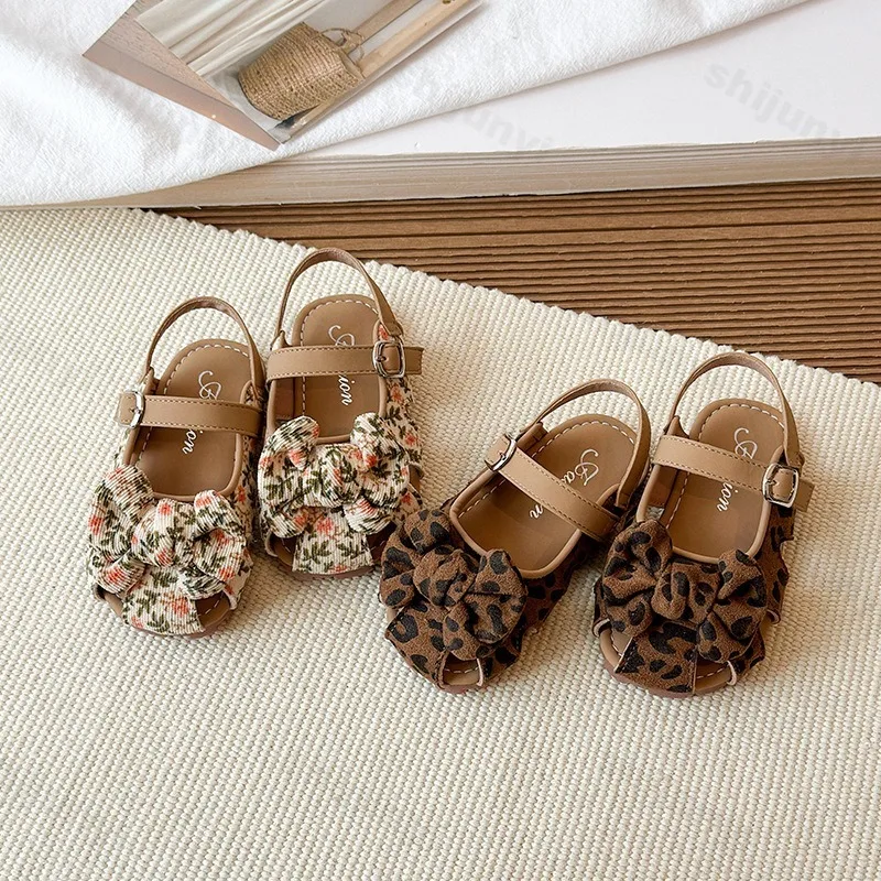 Summer Girl Flat Sandals 2026 New Leopard Print Retro Children Slippers Comfort Fashion Floral Anti Slip Kid Outdoor Beach Shoes
Summer Girl Flat Sandals 2026 New Leopard Print Retro Children Slippers Comfort Fashion Floral Anti Slip Kid Outdoor Beach Shoes