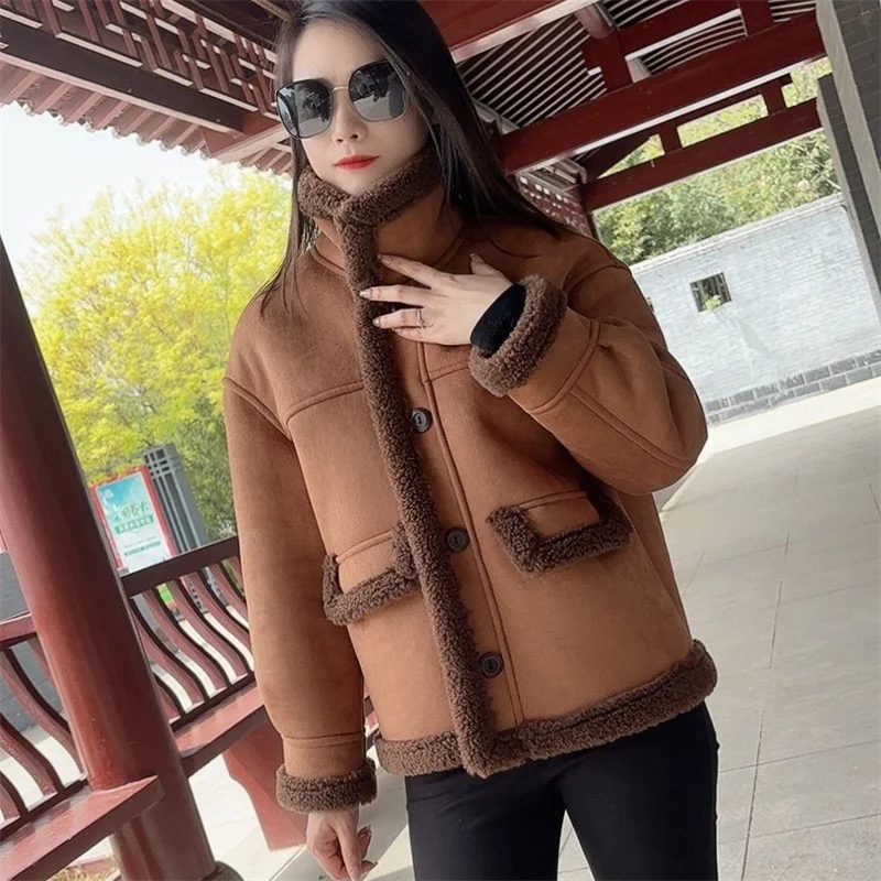 2025 Ladies Long Sleeves Suede Fabric Jacket Winter Female Stand Collar Thicken Lamb Wool Coat Retro Women Fashion Warm Fur Tops
2025 Ladies Long Sleeves Suede Fabric Jacket Winter Female Stand Collar Thicken Lamb Wool Coat Retro Women Fashion Warm Fur Tops