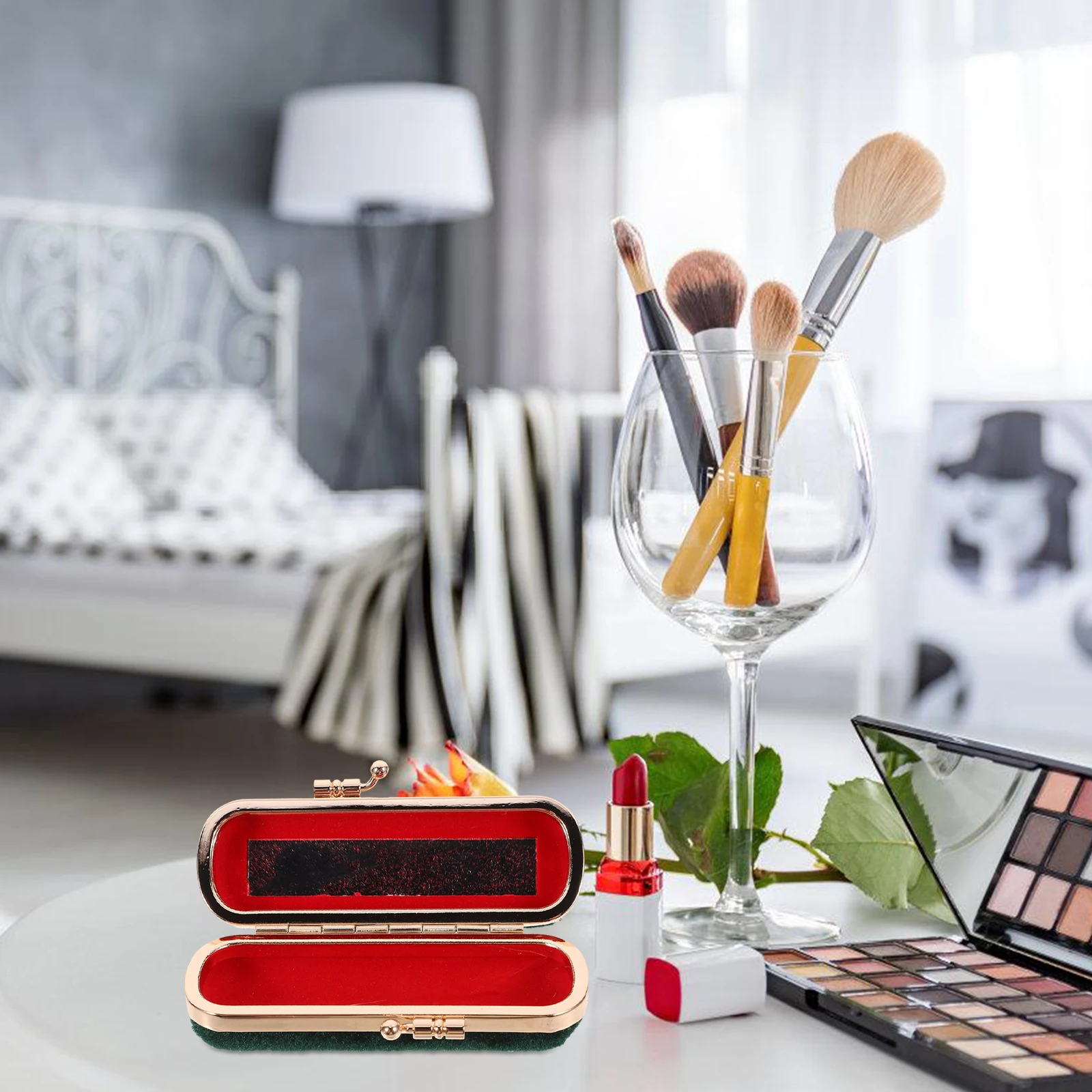 Lipstick Box Organizer Small Purse Gloss Case Bag Retro Clamp Travel Size High Quality Material Lipstick Holder Storage
Lipstick Box Organizer Small Purse Gloss Case Bag Retro Clamp Travel Size High Quality Material Lipstick Holder Storage