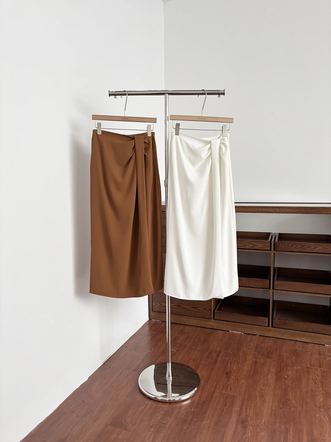 High Waist Straight Cut Skirt Women's Summer Midi Skirt Gored Asymmetrical A-Line Split Skirt White Skirt
High Waist Straight Cut Skirt Women's Summer Midi Skirt Gored Asymmetrical A-Line Split Skirt White Skirt