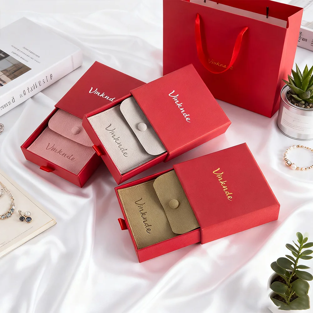 24/50/100 шт. роскошные модные упаковочные коробки для бумажных ящиков на заказ, оптовая продажа ювелирных изделий, серег, колец, подарочная коробка с логотипом, сумка на пуговицах
24/50/100 шт. роскошные модные упаковочные коробки для бумажных ящиков на заказ, оптовая продажа ювелирных изделий, серег, колец, подарочная коробка с логотипом, сумка на пуговицах