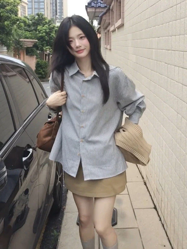 Early Autumn Neck Striped Long Sleeve Shirt Knitted Vest Two-Piece Set Elegant Gentle Style for Young Women Casual Wear
Early Autumn Neck Striped Long Sleeve Shirt Knitted Vest Two-Piece Set Elegant Gentle Style for Young Women Casual Wear