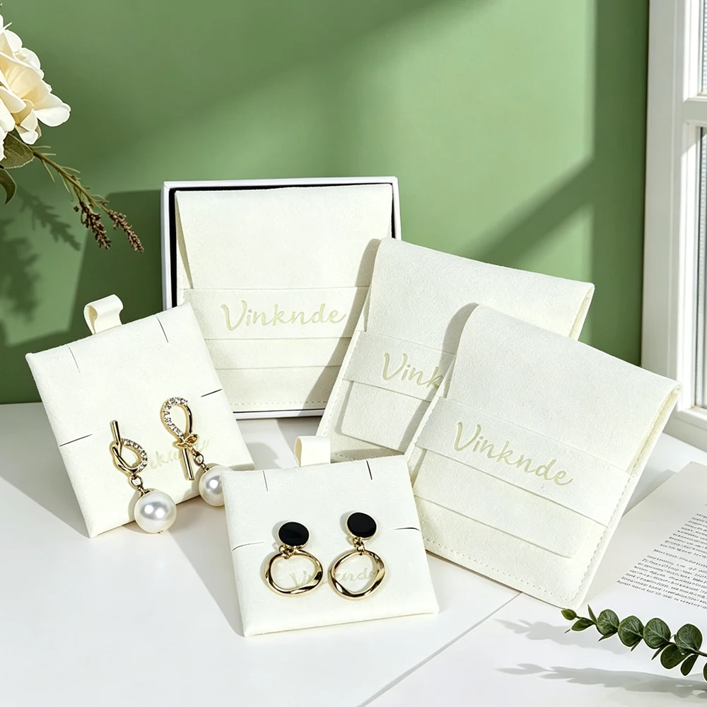 Custom Logo 8x8cm Jewelry Pouch with 6x6cm Insert Pad Holder Microfiber Jewellery Packaging Pouch Wedding Gift Earrings Display
Custom Logo 8x8cm Jewelry Pouch with 6x6cm Insert Pad Holder Microfiber Jewellery Packaging Pouch Wedding Gift Earrings Display