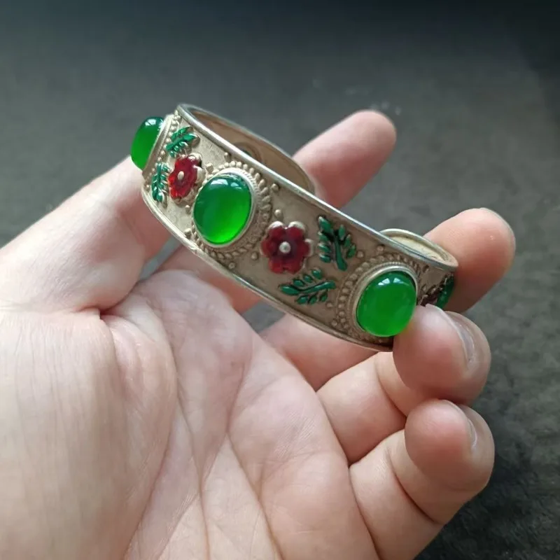 Classic hot selling Tibetan silver ethnic landscape Thai blue inlaid jade bracelet, exquisite gift for friends
Classic hot selling Tibetan silver ethnic landscape Thai blue inlaid jade bracelet, exquisite gift for friends