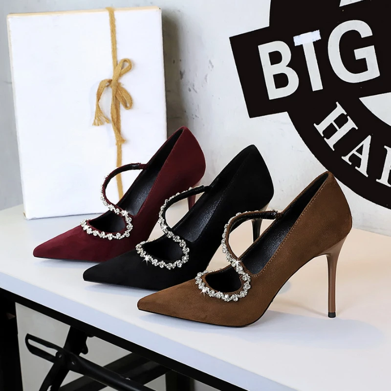 European American Banquet Pointed Toe High Heels Diamond Chain One-Strip Thin Heel Super High Heels Light Mouth Elegant Lace-Up
European American Banquet Pointed Toe High Heels Diamond Chain One-Strip Thin Heel Super High Heels Light Mouth Elegant Lace-Up