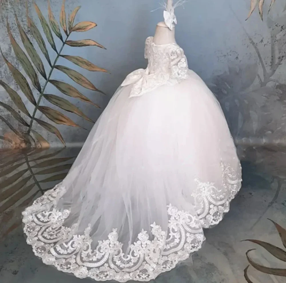 White Girl's Ceremonial Dress Lace Appliqués Fluffy Short Sleeves First Communion Gown Prom Party Photography
White Girl's Ceremonial Dress Lace Appliqués Fluffy Short Sleeves First Communion Gown Prom Party Photography