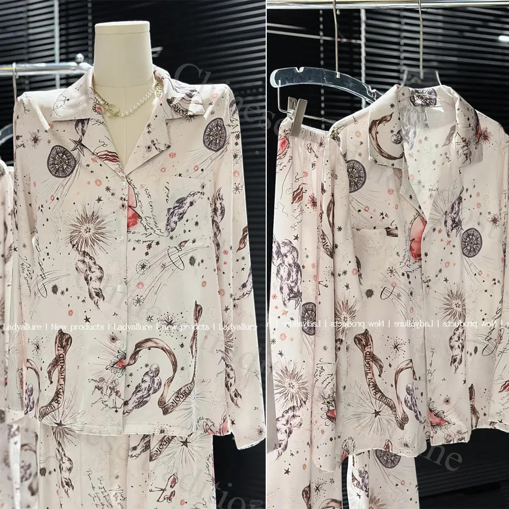 2024 Summer New Home Clothing Lady Ice Silk Pajamas Suit Long Sleeved Shirt Pants Outfit Luxury Print Sleepwear Loungewear
2024 Summer New Home Clothing Lady Ice Silk Pajamas Suit Long Sleeved Shirt Pants Outfit Luxury Print Sleepwear Loungewear
