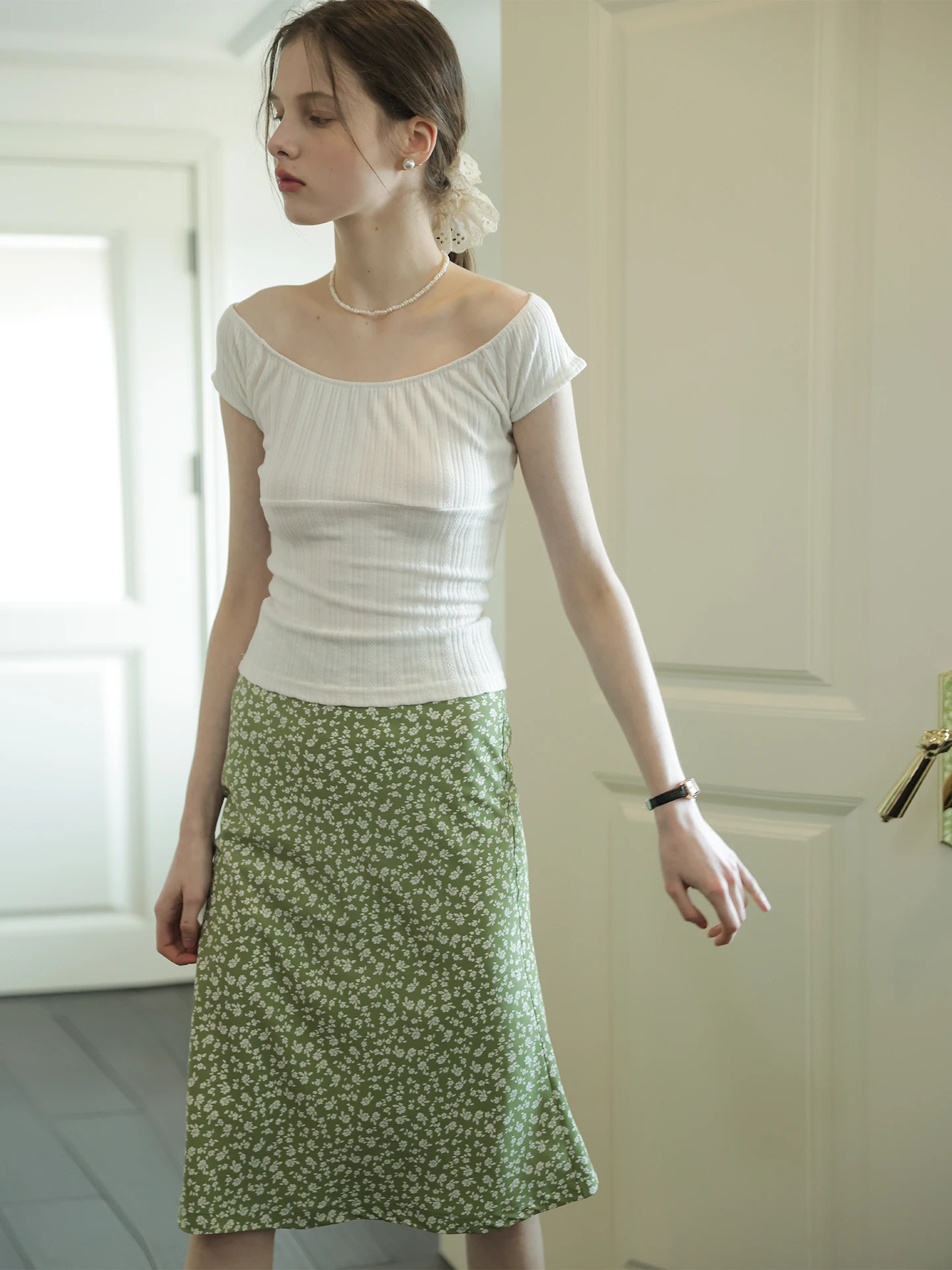 White Knitted Hollow out Large round Neck Short Sleeve T-Shirt Women's Summer Style Casual Slim Fit Cotton Blend Top
White Knitted Hollow out Large round Neck Short Sleeve T-Shirt Women's Summer Style Casual Slim Fit Cotton Blend Top