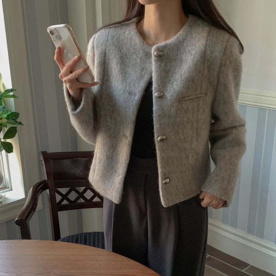 Korea Chic Solid Wool Short Coat Women French Elegant Single Breast Slim Jackets Fashion Simple Design Casual Clothes Streetwear
Korea Chic Solid Wool Short Coat Women French Elegant Single Breast Slim Jackets Fashion Simple Design Casual Clothes Streetwear