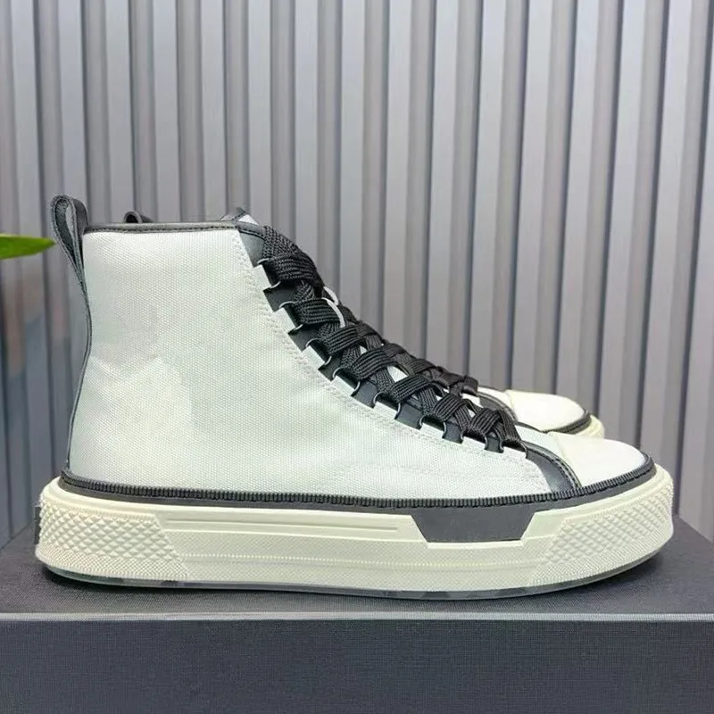 Real leather high top board shoes for men, 2025 new trendy Korean version, versatile flat sports and leisure shoes, white shoes
Real leather high top board shoes for men, 2025 new trendy Korean version, versatile flat sports and leisure shoes, white shoes