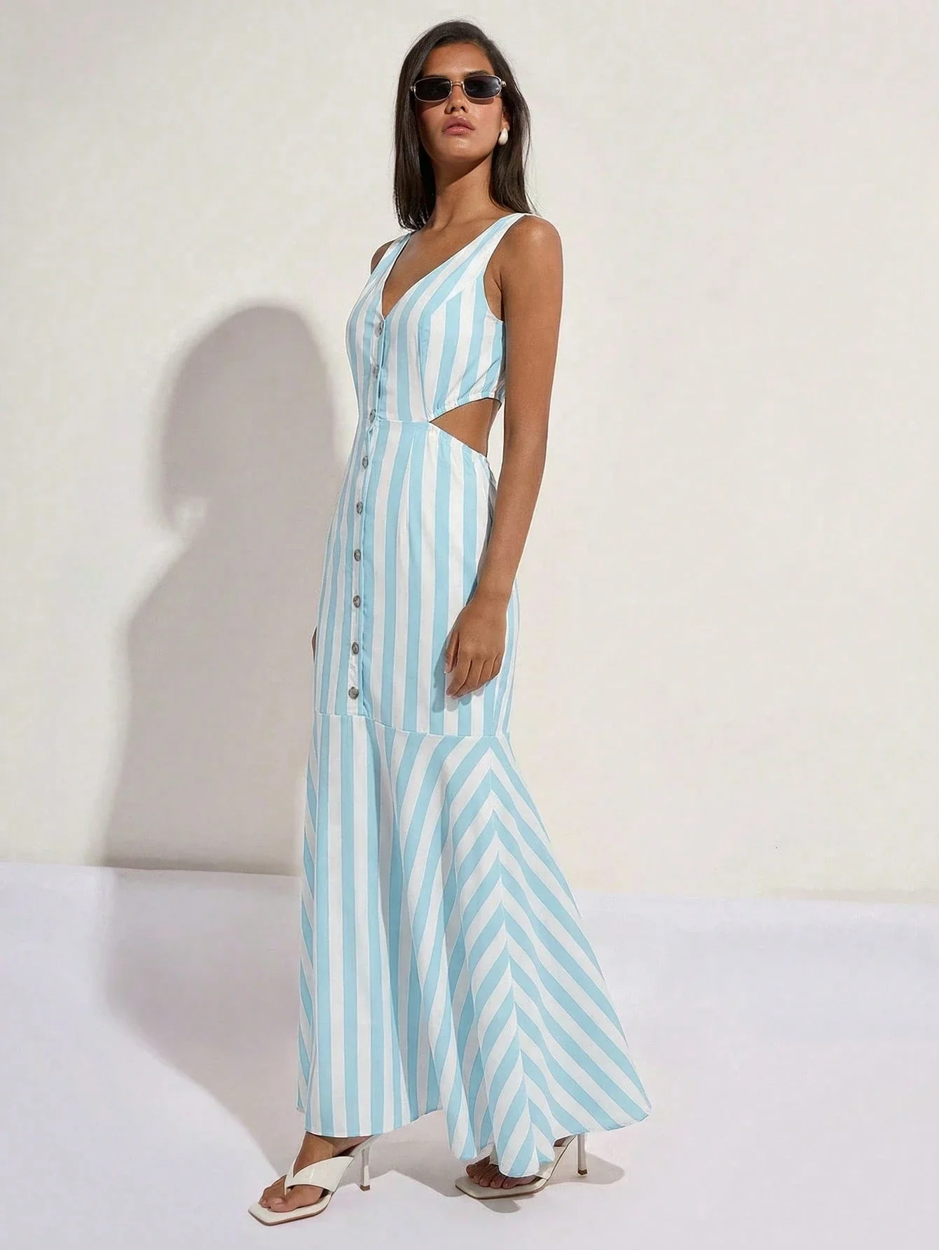 COSMINA Women's Blue & White Striped V-Neck Button Waist Hollow Back Fishtail Maxi Dress, Casual Elegant Vacation Wedding Party
COSMINA Women's Blue & White Striped V-Neck Button Waist Hollow Back Fishtail Maxi Dress, Casual Elegant Vacation Wedding Party