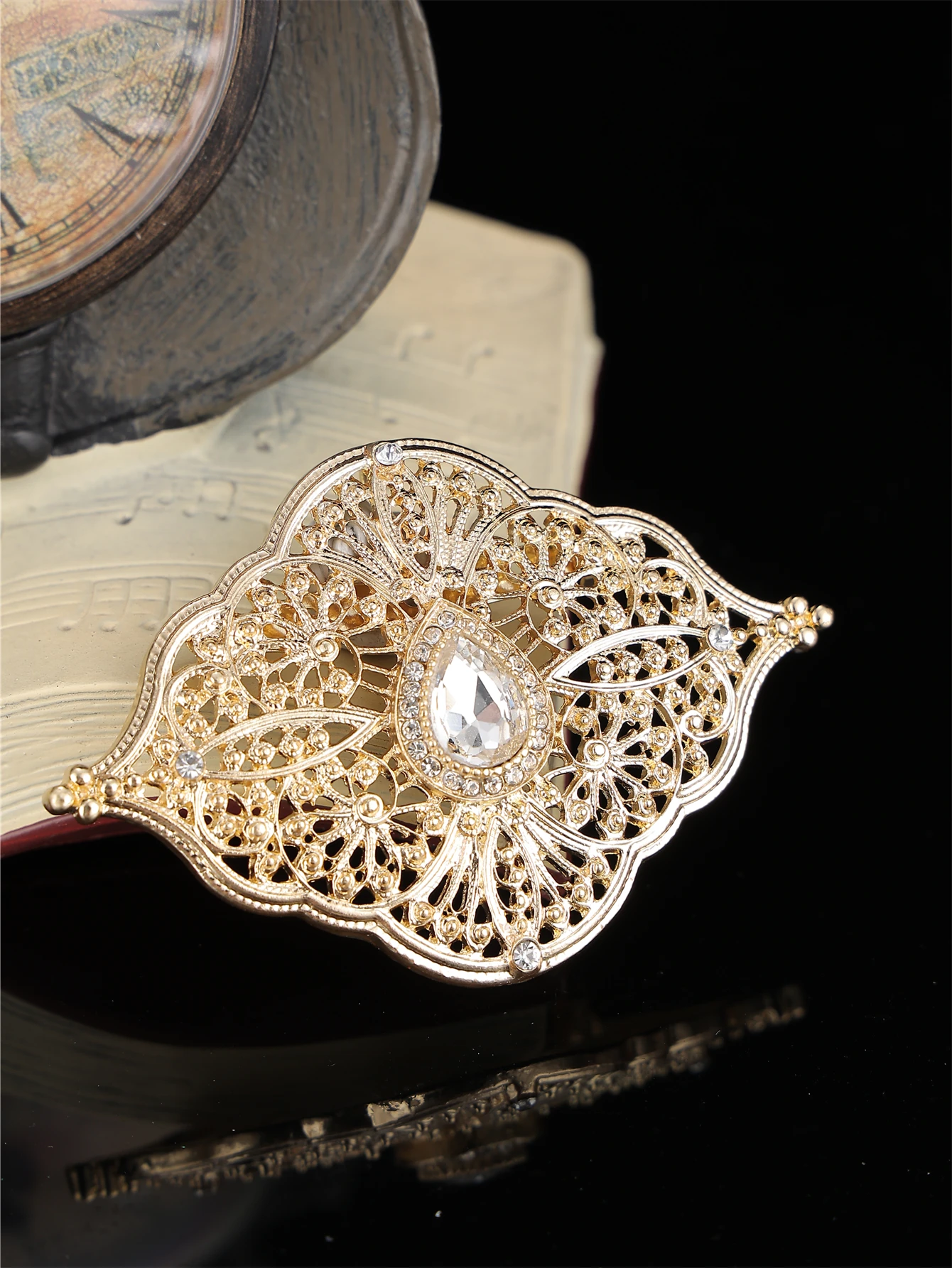 Popular Arab Women Jewelry Brooch Drops Rhinestone Set Hollowed out Scarf buckle
Popular Arab Women Jewelry Brooch Drops Rhinestone Set Hollowed out Scarf buckle