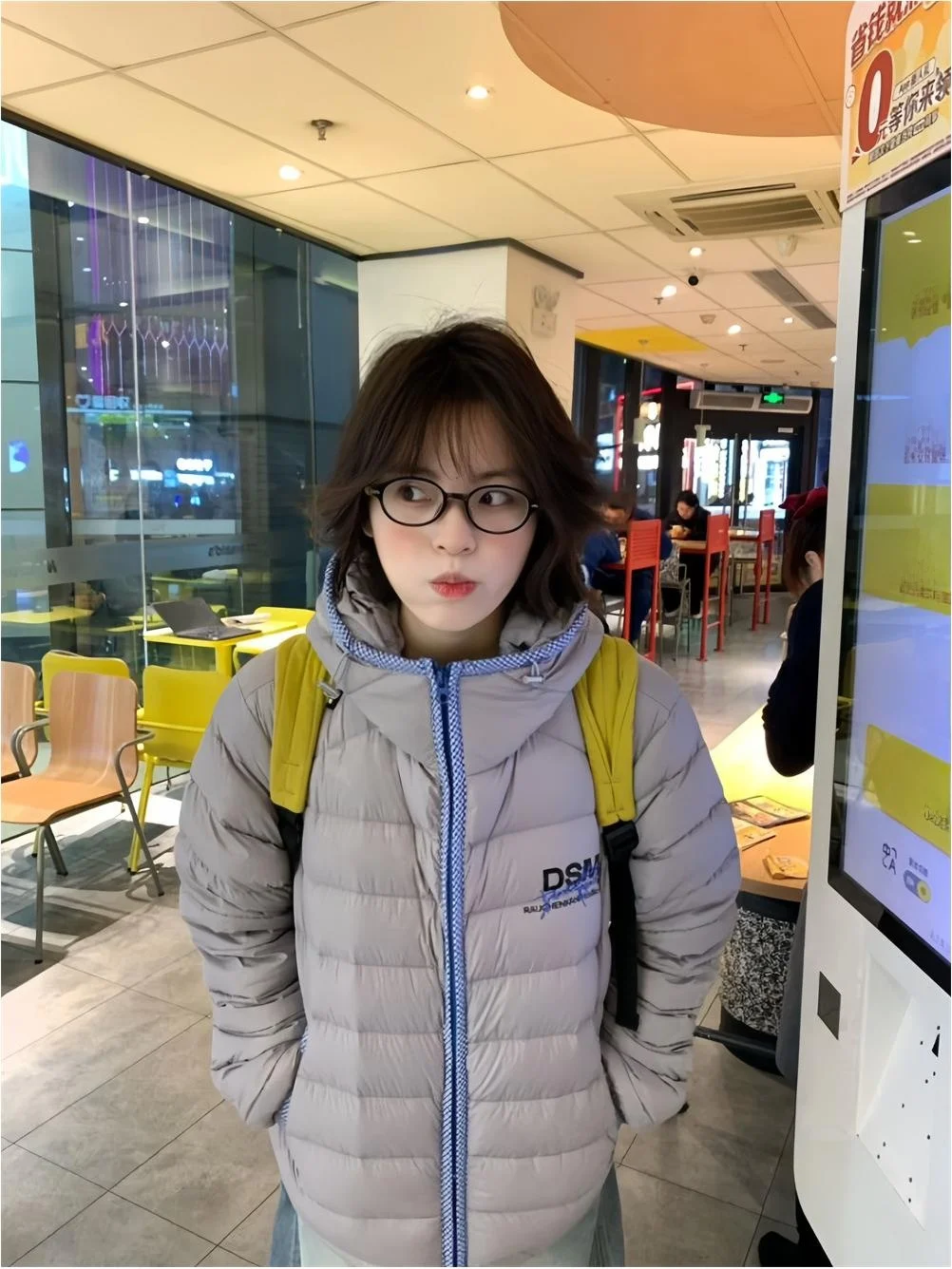 Gray Short Thickened Cotton Jacket Women's Fashionable Ribbed Warm Winter Coat American Style Small Size Zipper Closure Hooded
Gray Short Thickened Cotton Jacket Women's Fashionable Ribbed Warm Winter Coat American Style Small Size Zipper Closure Hooded