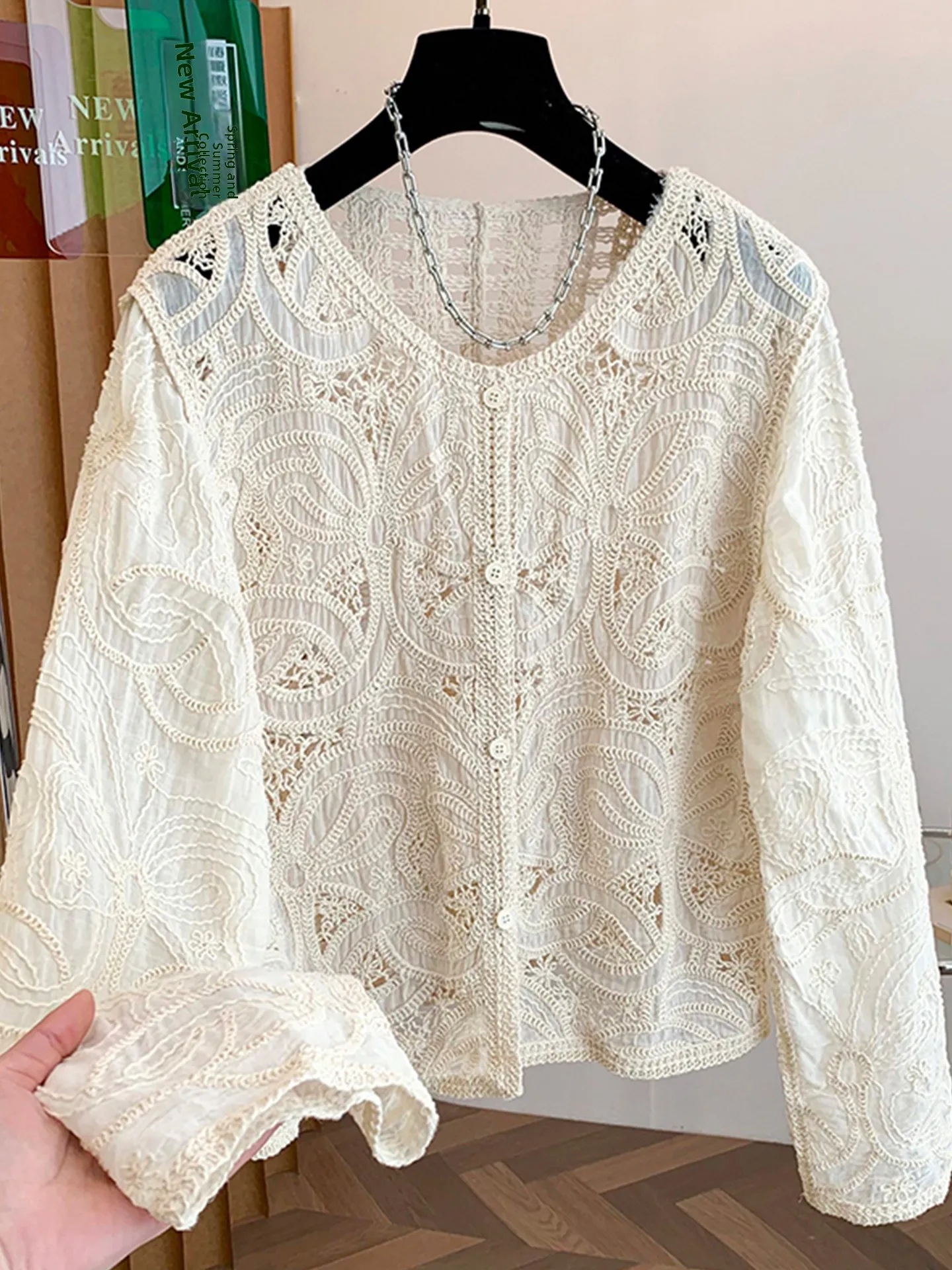 Ele Lace Hollow out Long Sve irt Women's plus Size Spring Faion Korean Sle Embroidery Breathable Comfortable Top
Ele Lace Hollow out Long Sve irt Women's plus Size Spring Faion Korean Sle Embroidery Breathable Comfortable Top