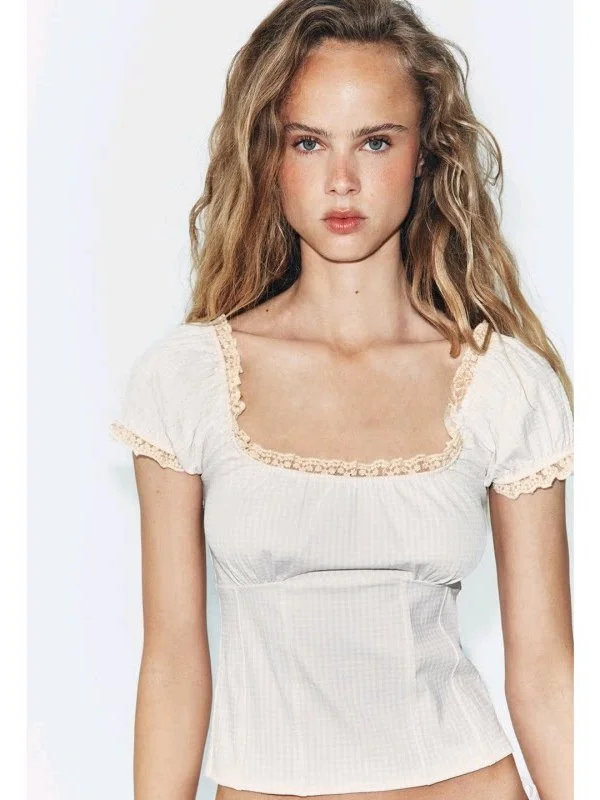 Summer Women's Square Collar Bubble Sleeve Lace Patchwork Top Polyester Fabric 3D Effect Short Length Citywalk Suitable
Summer Women's Square Collar Bubble Sleeve Lace Patchwork Top Polyester Fabric 3D Effect Short Length Citywalk Suitable