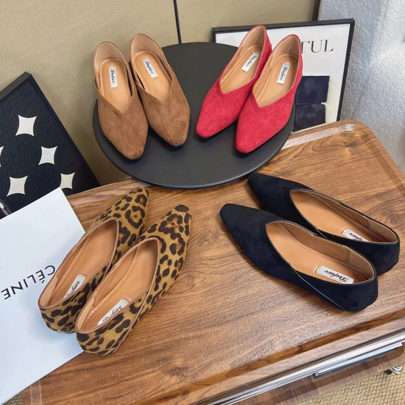 Женские туфли с острым леопардовым принтом, увеличенные одинарные туфли длиной 5 см, французские пригородные туфли-джокеры, две бабушкины туфли с плоской подошвой.
Женские туфли с острым леопардовым принтом, увеличенные одинарные туфли длиной 5 см, французские пригородные туфли-джокеры, две бабушкины туфли с плоской подошвой.