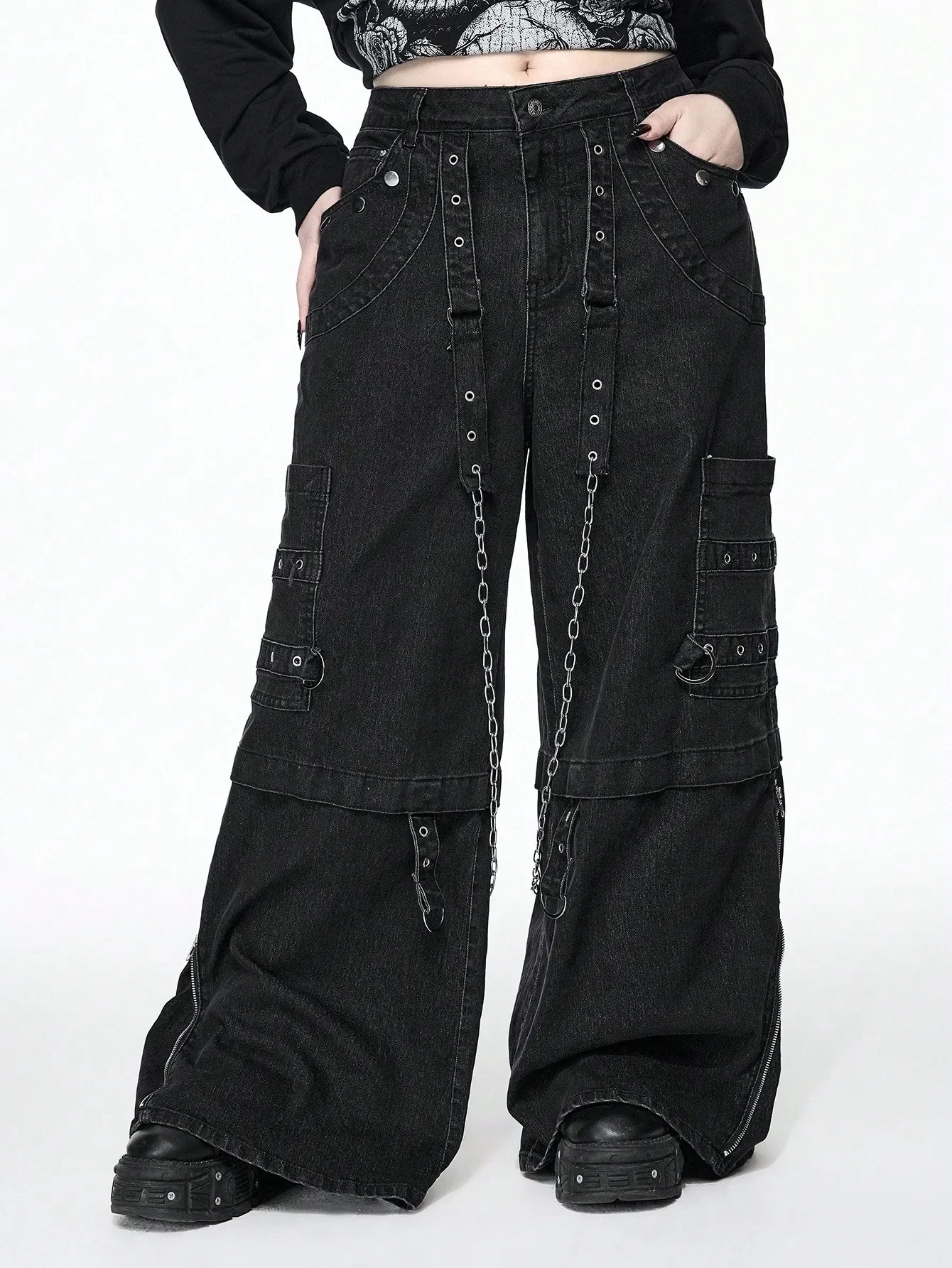 Black Oversized Cargo Denim Pants with Chain Detail, Loose Fit Streetwear Style
Black Oversized Cargo Denim Pants with Chain Detail, Loose Fit Streetwear Style