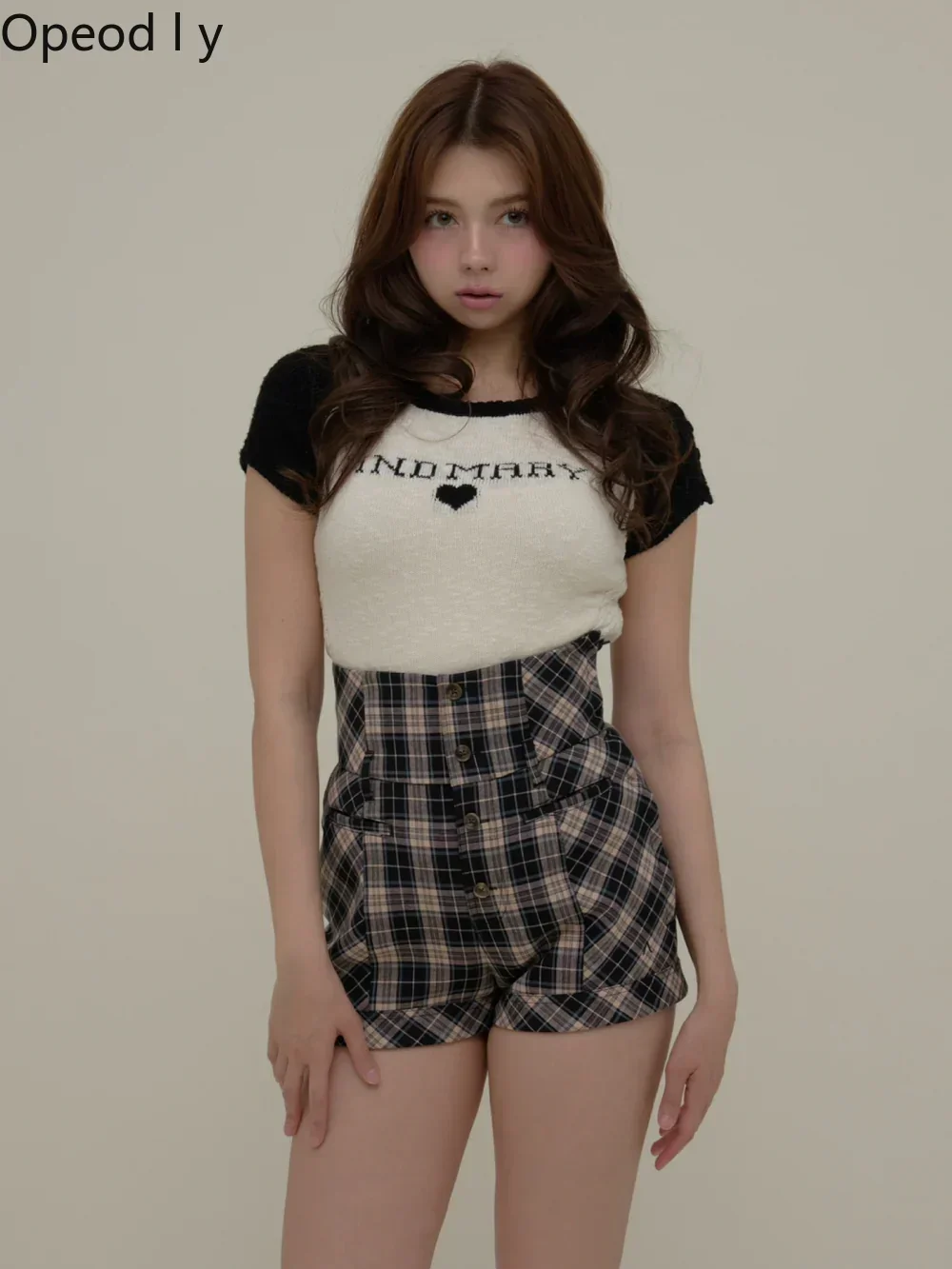 Japanese Fashion Retro High-waisted Plaid Shorts Women's Summer Commuting Single-breasted Flanged A-shaped Wide-leg Pants
Japanese Fashion Retro High-waisted Plaid Shorts Women's Summer Commuting Single-breasted Flanged A-shaped Wide-leg Pants