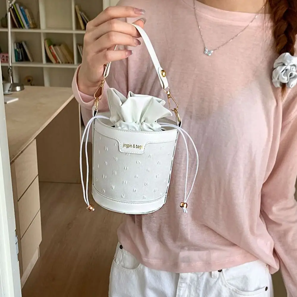 Cute Korean Style Drawstring Bucket Bag Cylindrical Solid Color Vegetable Basket Bag Handheld Handbag Pu Shoulder Bag Women
Cute Korean Style Drawstring Bucket Bag Cylindrical Solid Color Vegetable Basket Bag Handheld Handbag Pu Shoulder Bag Women