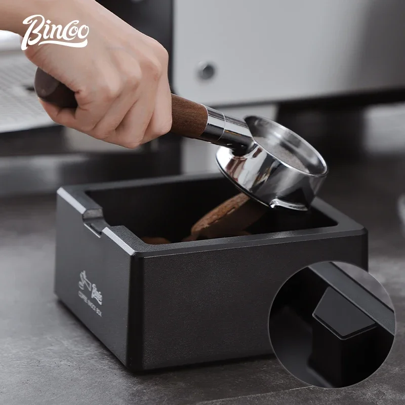 Bincoo ABS Espresso Knock Box — квадратный противоскользящий дизайн с силиконовой основой для кофейной гущи (дома и кафе), инструменты для бариста
Bincoo ABS Espresso Knock Box — квадратный противоскользящий дизайн с силиконовой основой для кофейной гущи (дома и кафе), инструменты для бариста