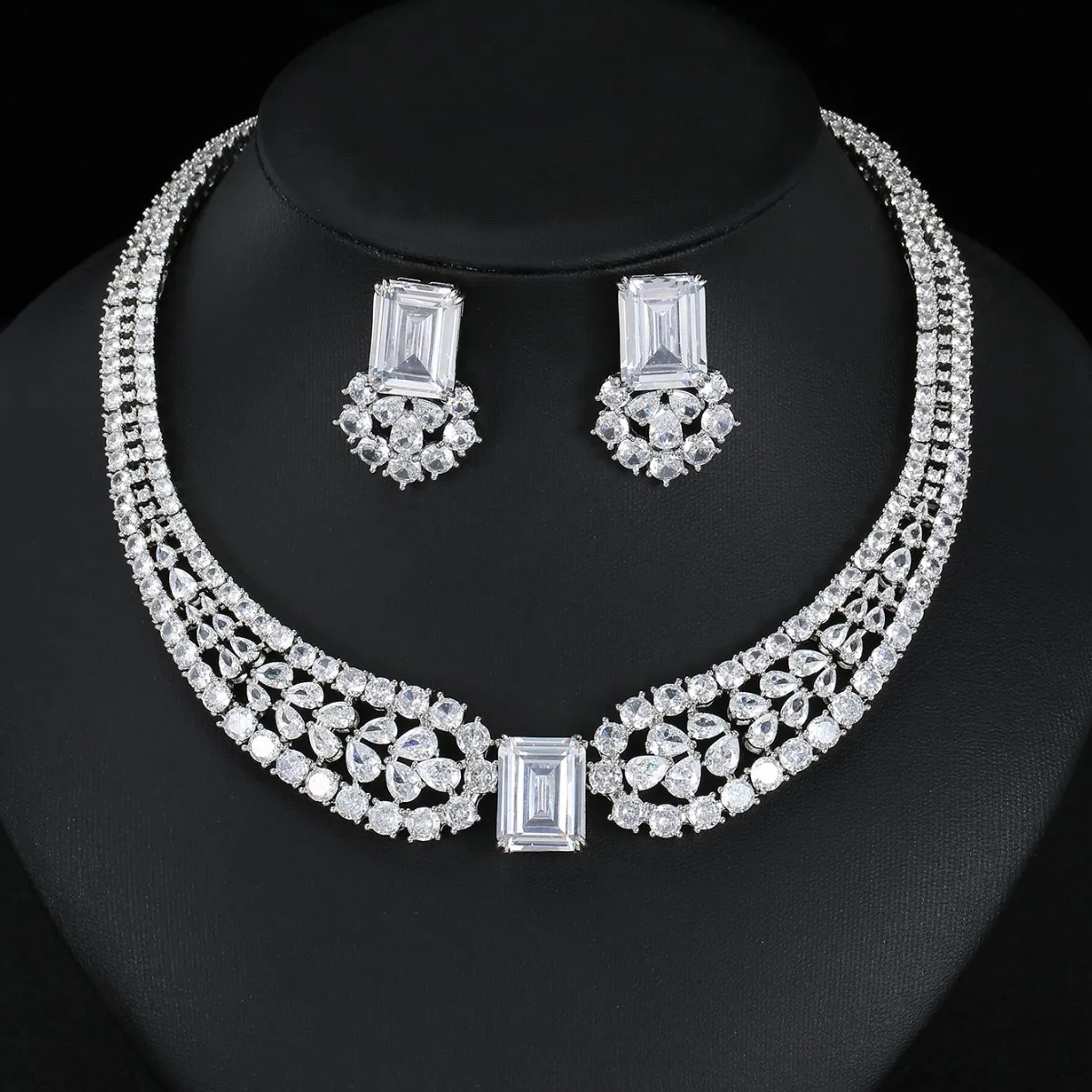 Light Luxury Full Diamond Necklace Earrings Two Piece Set Women Exquisite Bridal Wedding Engagement Dinner Jewelry Set Gift
Light Luxury Full Diamond Necklace Earrings Two Piece Set Women Exquisite Bridal Wedding Engagement Dinner Jewelry Set Gift