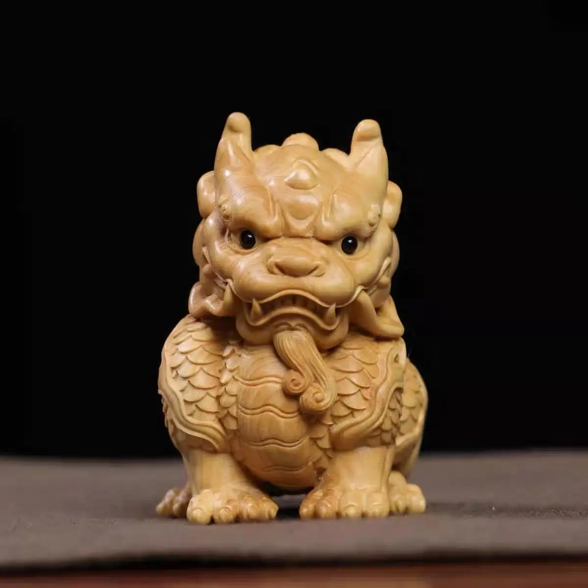 Small leaf boxwood carving endorsement unicorn auspicious beast hand handle car desktop decoration
Small leaf boxwood carving endorsement unicorn auspicious beast hand handle car desktop decoration