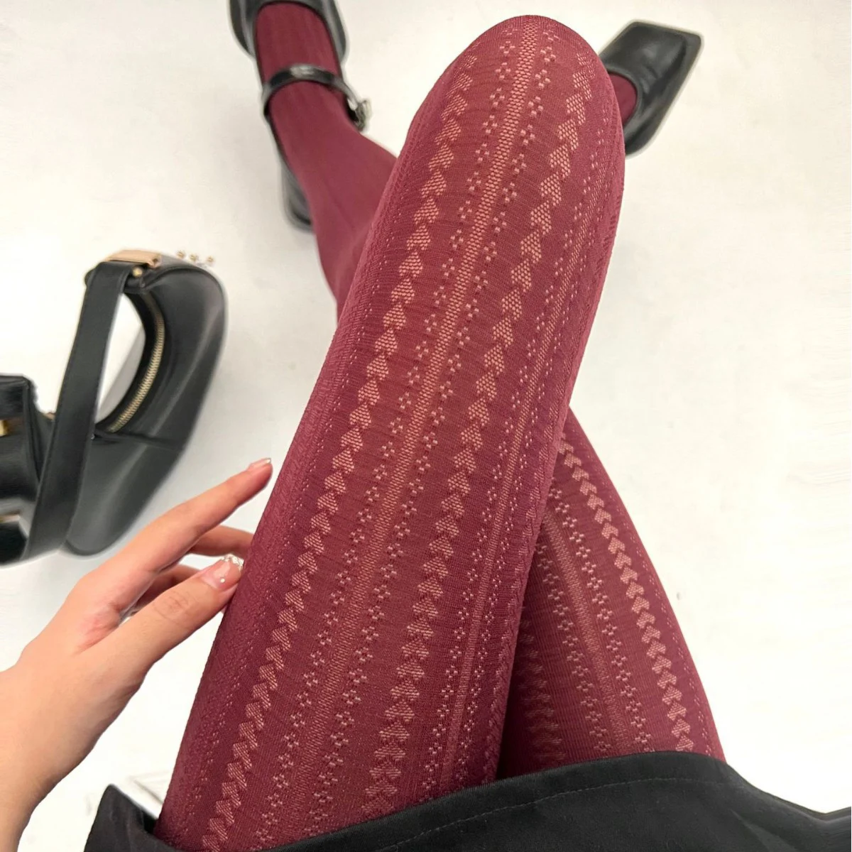 Japanese-style sweet cut-out heart velvet pantyhose, spring and autumn thin jacquard girls' white stockings
Japanese-style sweet cut-out heart velvet pantyhose, spring and autumn thin jacquard girls' white stockings