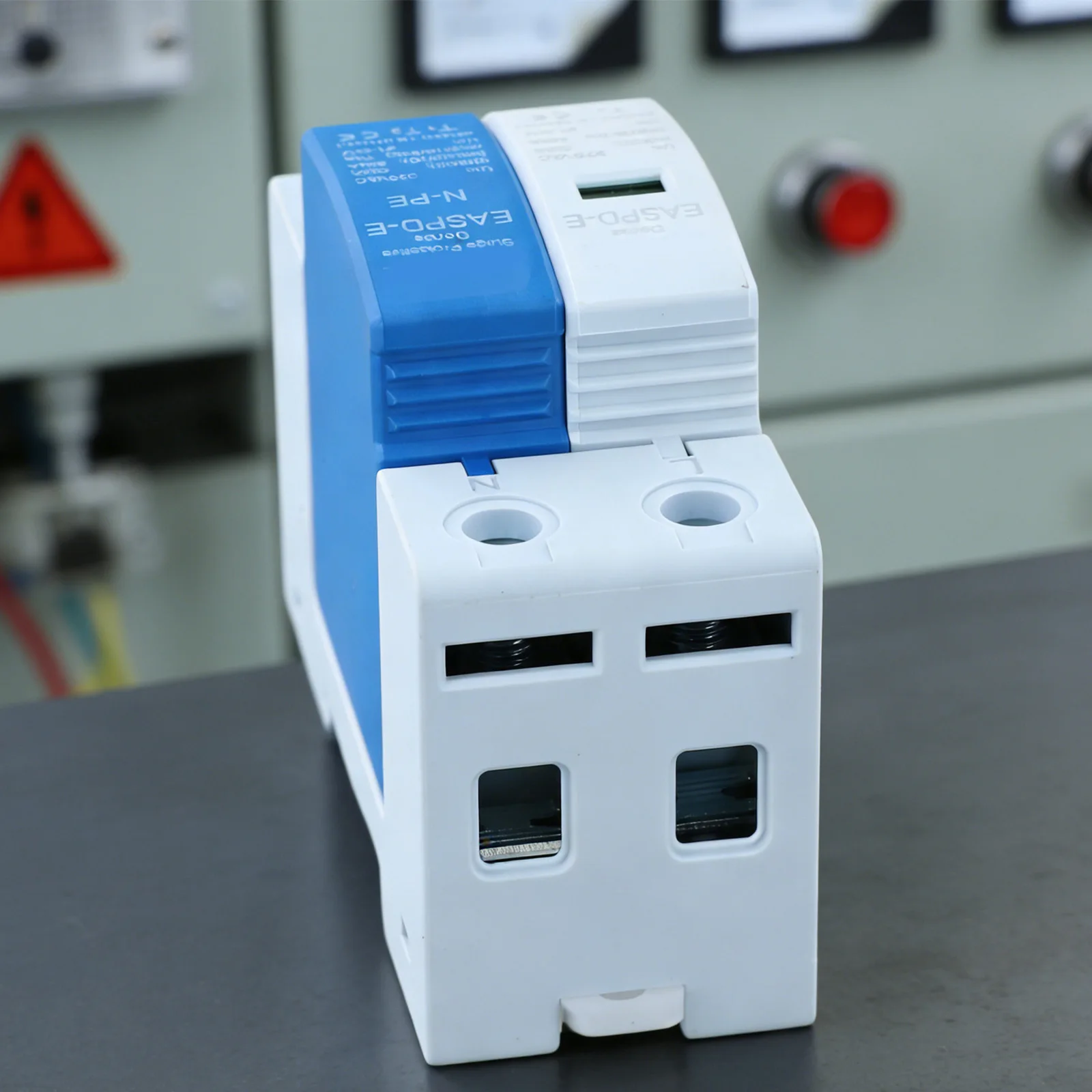 Устройство защиты от перенапряжения T1 T2 385В 275В с прямым подключением к автоматическому выключателю для эффективной безопасности электрооборудования
Устройство защиты от перенапряжения T1 T2 385В 275В с прямым подключением к автоматическому выключателю для эффективной безопасности электрооборудования