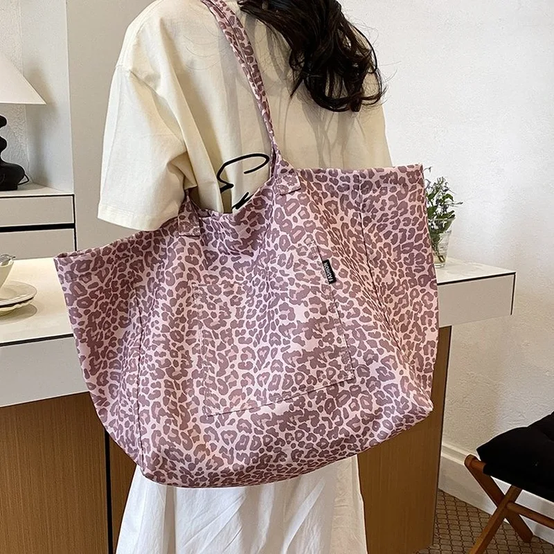 Leopard Print Large Capacity Tote Bag for Women, Suitable for Daily Commute, Shopping, Work, School, Casual Outings and Short
Leopard Print Large Capacity Tote Bag for Women, Suitable for Daily Commute, Shopping, Work, School, Casual Outings and Short