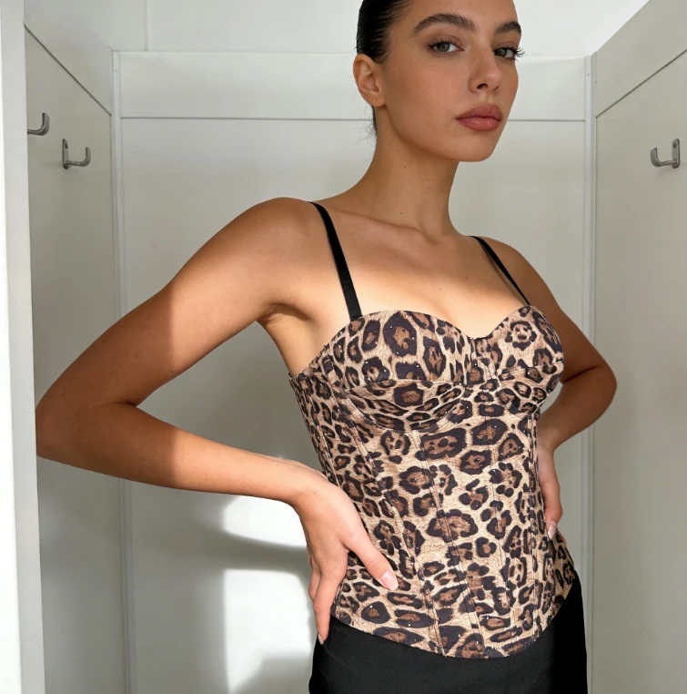 European American Golden Brown Leopard Print Velvet Crop Top Strap Inner Outer Wear Elastic Push Up Boned Shaping Bustier Women
European American Golden Brown Leopard Print Velvet Crop Top Strap Inner Outer Wear Elastic Push Up Boned Shaping Bustier Women
