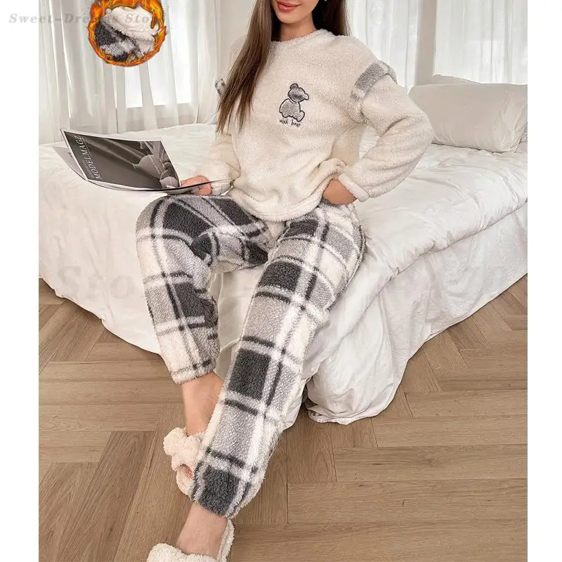 Women 2Pcs Pijama Mujer Flannel Warm Home Clothes Pajamas Suit Winter Sleepwear Cute Bear Plaid Pants Loungewear Nightwear
Women 2Pcs Pijama Mujer Flannel Warm Home Clothes Pajamas Suit Winter Sleepwear Cute Bear Plaid Pants Loungewear Nightwear
