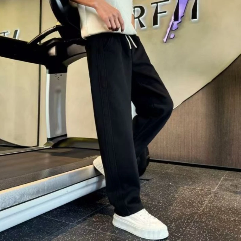 Новые мужские модные брюки, дышащие, прямого кроя, свободного силуэта, для спортзала, путешествий и повседневного ношения.
Новые мужские модные брюки, дышащие, прямого кроя, свободного силуэта, для спортзала, путешествий и повседневного ношения.