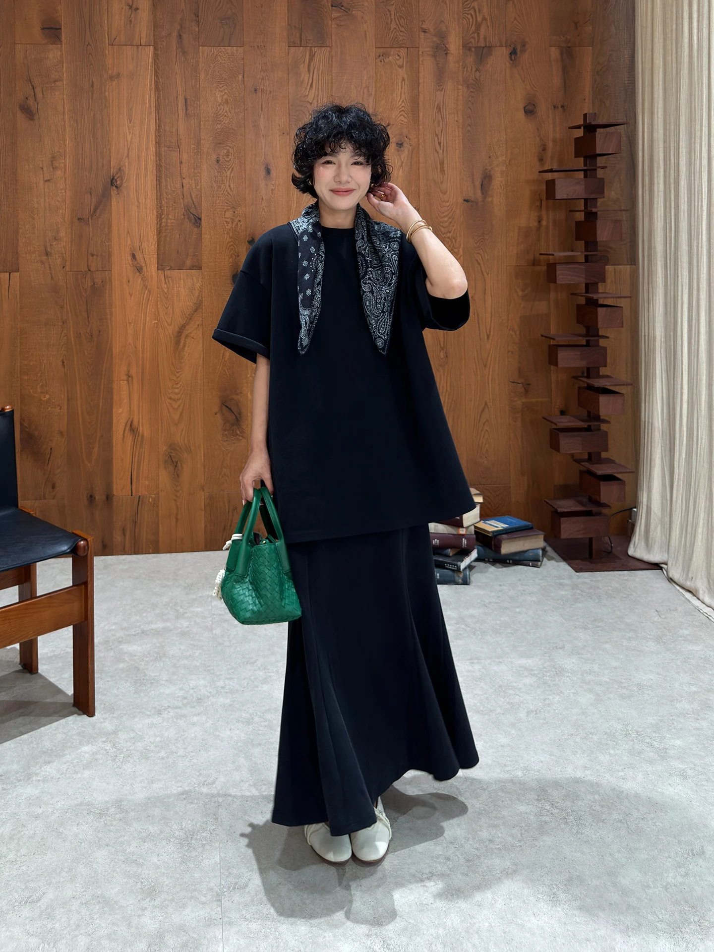 Fashionable Casual Women's T-shirt Skirt Set Summer Korean Style Half-length Skirt Two-piece Loose Fit Color Outfit
Fashionable Casual Women's T-shirt Skirt Set Summer Korean Style Half-length Skirt Two-piece Loose Fit Color Outfit