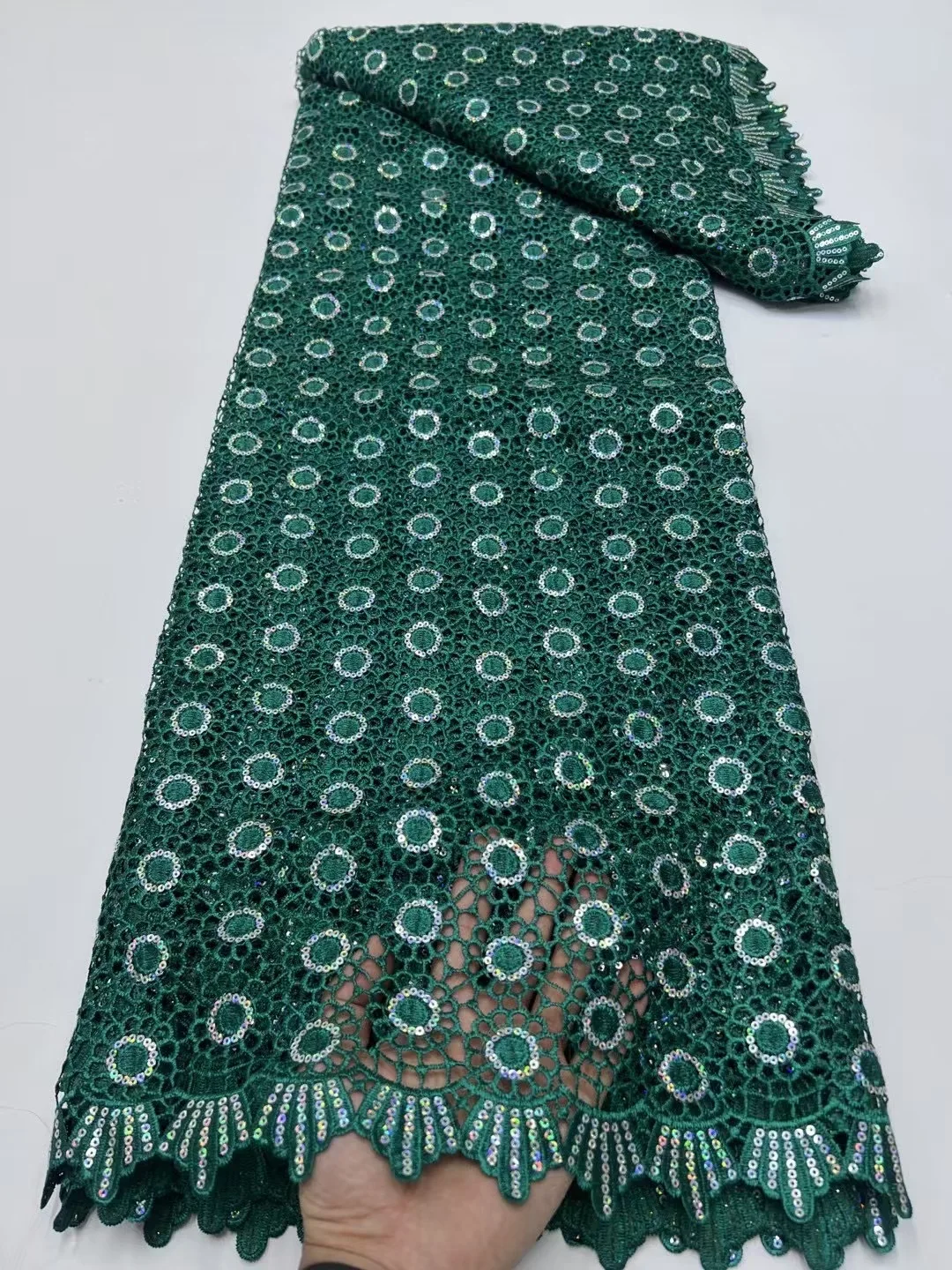 2025 High Quality African Guipure Cord Lace Fabric Nigerian Sequins Water Soluble Lace Fabric For Sewing Women Dresses
2025 High Quality African Guipure Cord Lace Fabric Nigerian Sequins Water Soluble Lace Fabric For Sewing Women Dresses