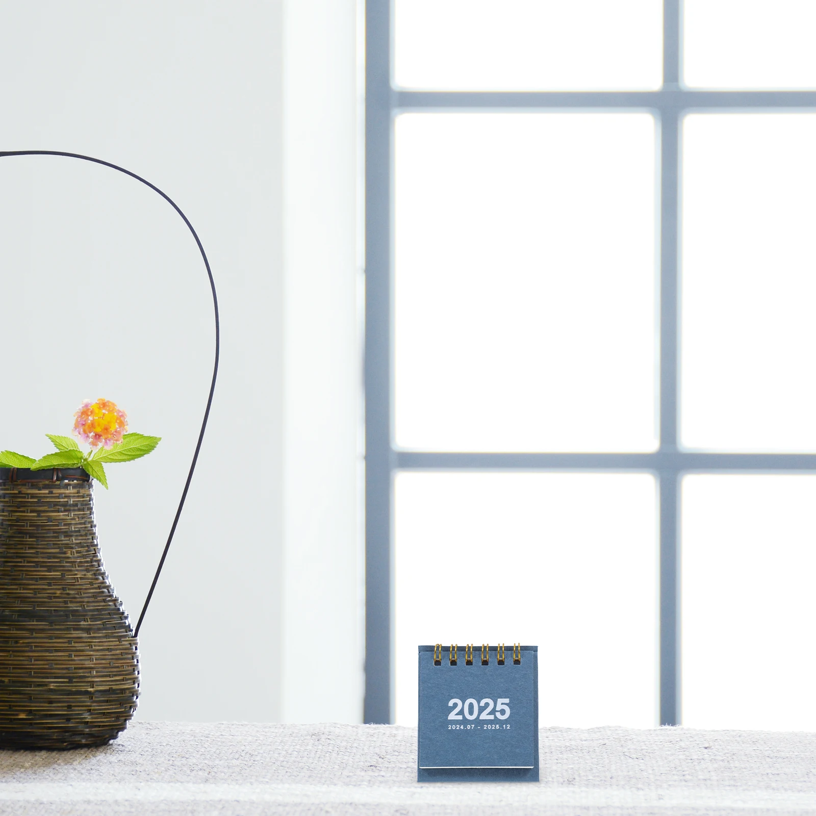 Mini Desk 2024-2025 Small Desktop For Office Home Flip Monthly Planner Standing Note Calendar Decorative Household Calendar
Mini Desk 2024-2025 Small Desktop For Office Home Flip Monthly Planner Standing Note Calendar Decorative Household Calendar