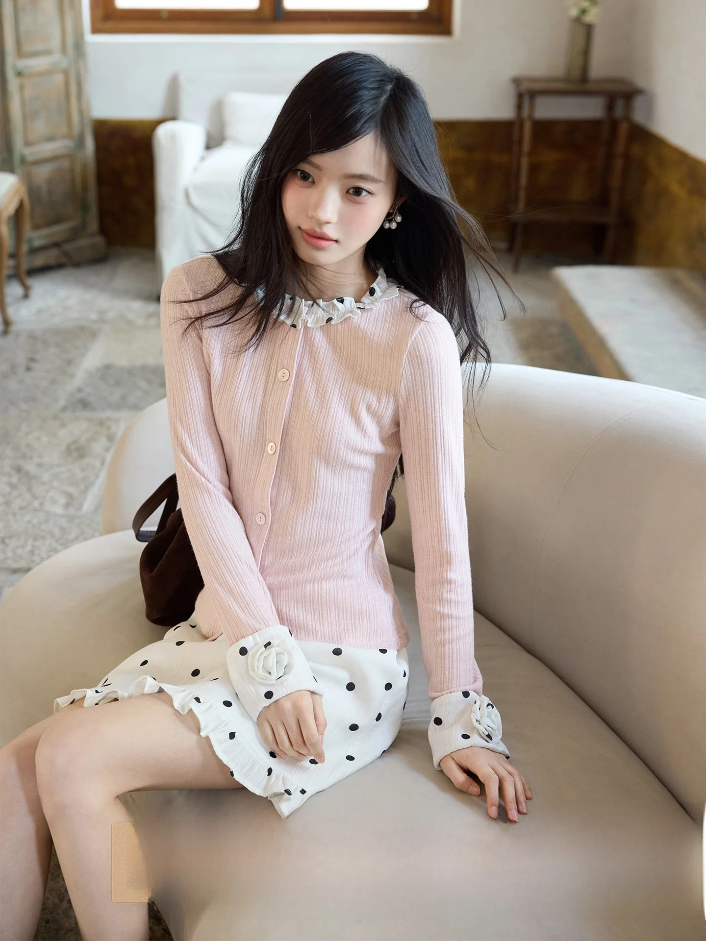Elegant Korean Style Spring Seasonal Unique Short Skirt Set High Quality Fashionable Top And Bottom Ensemble for Women
Elegant Korean Style Spring Seasonal Unique Short Skirt Set High Quality Fashionable Top And Bottom Ensemble for Women
