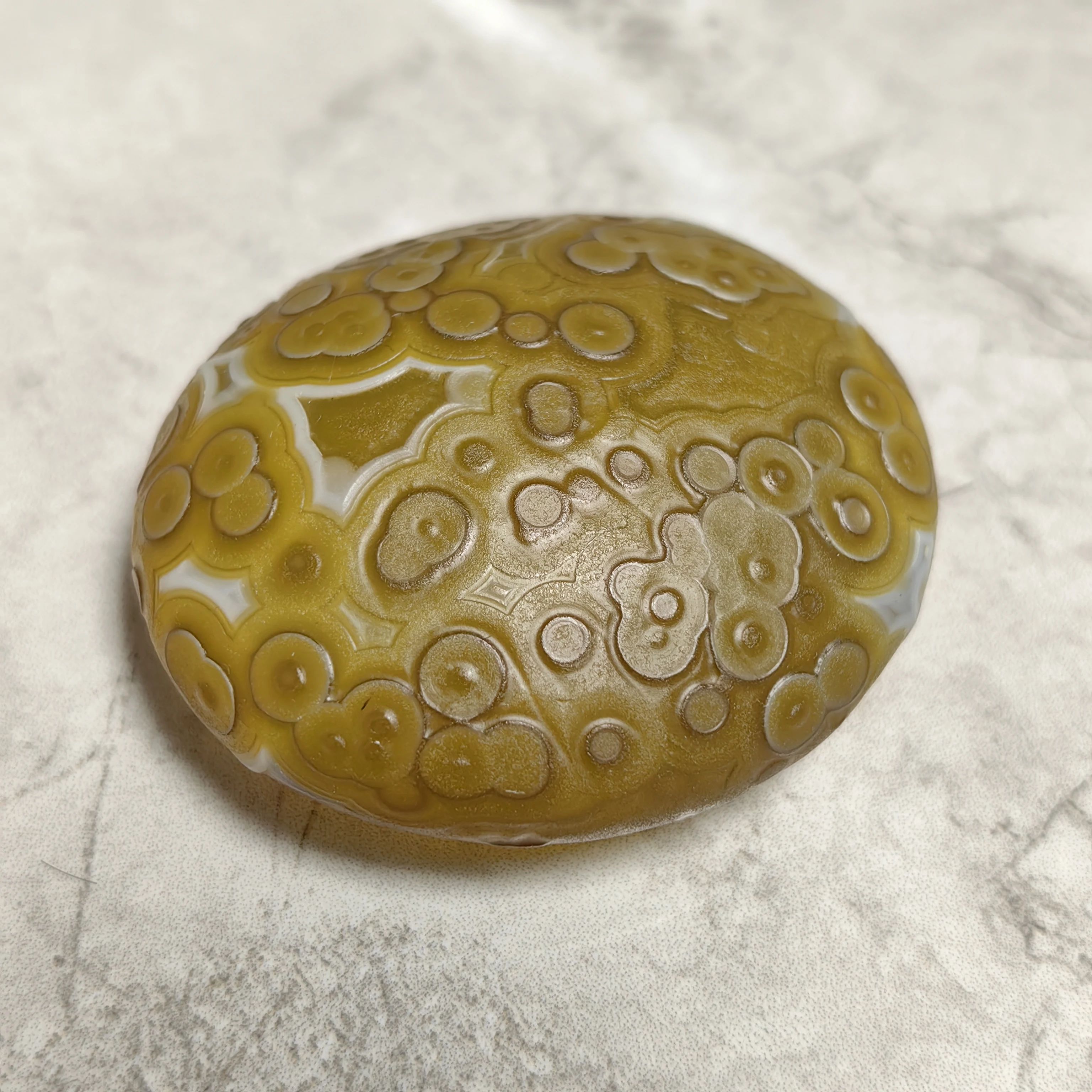 Green Oval Gobi Agate Eye, ideal for chakra healing, mineral energy gemstone, perfect for home decoration and gifts.
Green Oval Gobi Agate Eye, ideal for chakra healing, mineral energy gemstone, perfect for home decoration and gifts.