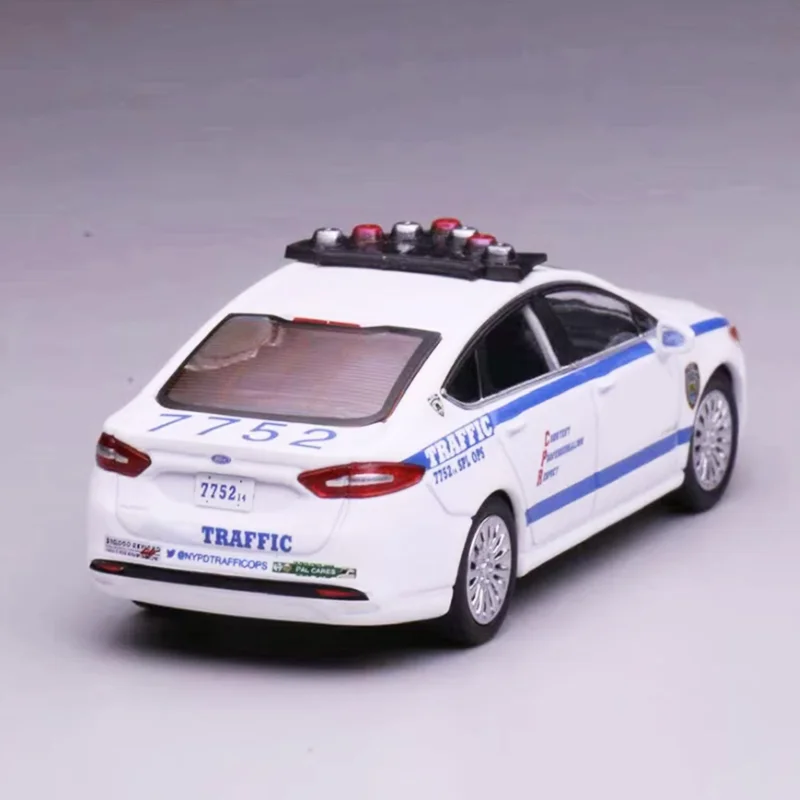 Модель автомобиля Ford Mondeo (596) из литого сплава, масштаб 1:64, коллекционная, имитационная, статическая, для демонстрации, подарок
Модель автомобиля Ford Mondeo (596) из литого сплава, масштаб 1:64, коллекционная, имитационная, статическая, для демонстрации, подарок