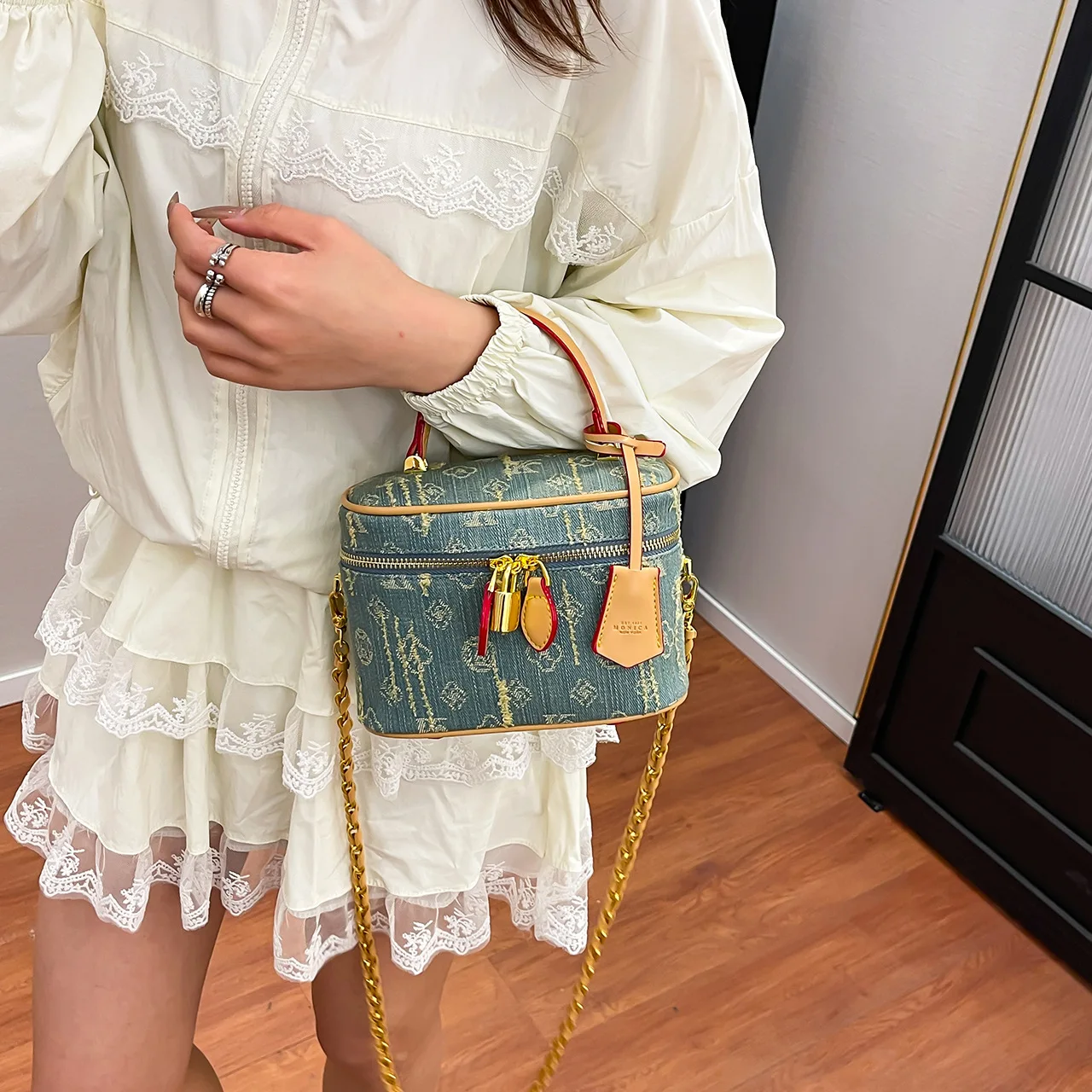 Women's Denim Crossbody Bag Korean Style Box Bag Patchwork Design Adjustable Strap Trendy Casual Shoulder Handbag for Women
Women's Denim Crossbody Bag Korean Style Box Bag Patchwork Design Adjustable Strap Trendy Casual Shoulder Handbag for Women