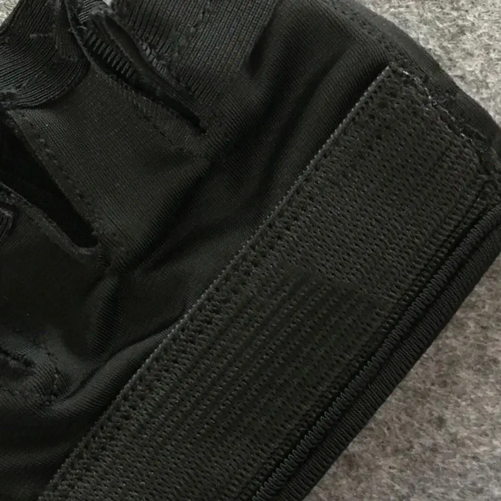 1 pair Breathable Gym Half Finger Gloves Anti-slip Contrast Color Cycling Gloves with Wrist Band Silicone Fitness Gloves Men
1 pair Breathable Gym Half Finger Gloves Anti-slip Contrast Color Cycling Gloves with Wrist Band Silicone Fitness Gloves Men