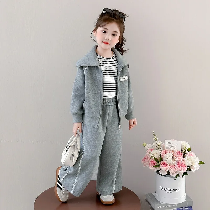 Кружевной комплект для девочек, весенне-осенний детский корейский вариант, модная толстовка с капюшоном и штаны для маленьких девочек, комплект из трех предметов 
Кружевной комплект для девочек, весенне-осенний детский корейский вариант, модная толстовка с капюшоном и штаны для маленьких девочек, комплект из трех предметов