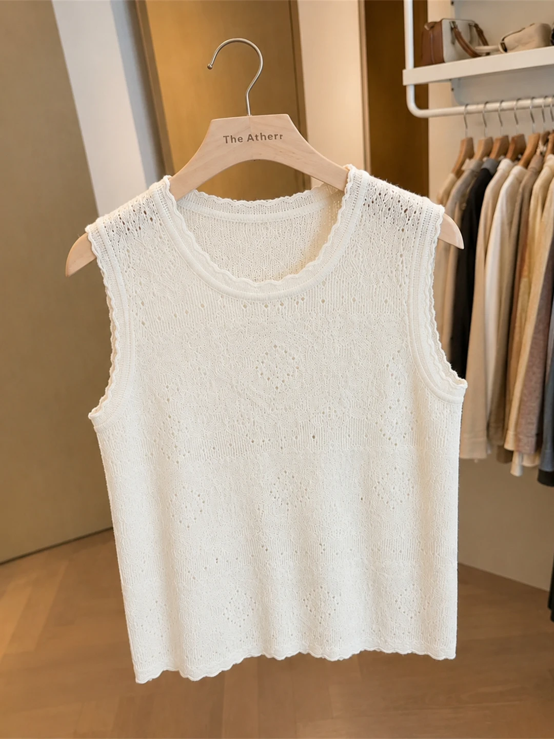 Commuter Friendly round Neck Hollow out Knitted Sleeveless Vest Summer Ice Silk Women's Fashionable Top Soft Breeze Style
Commuter Friendly round Neck Hollow out Knitted Sleeveless Vest Summer Ice Silk Women's Fashionable Top Soft Breeze Style