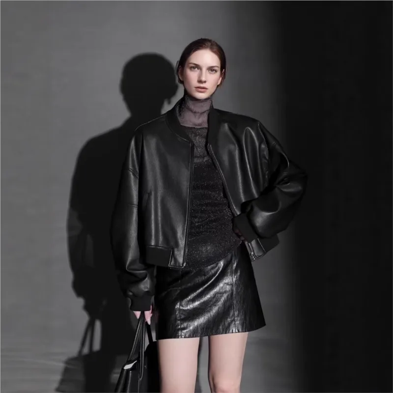 A new short black leather for women featuring loose baseball collar and zipper exudes sweet cool vibe
A new short black leather for women featuring loose baseball collar and zipper exudes sweet cool vibe