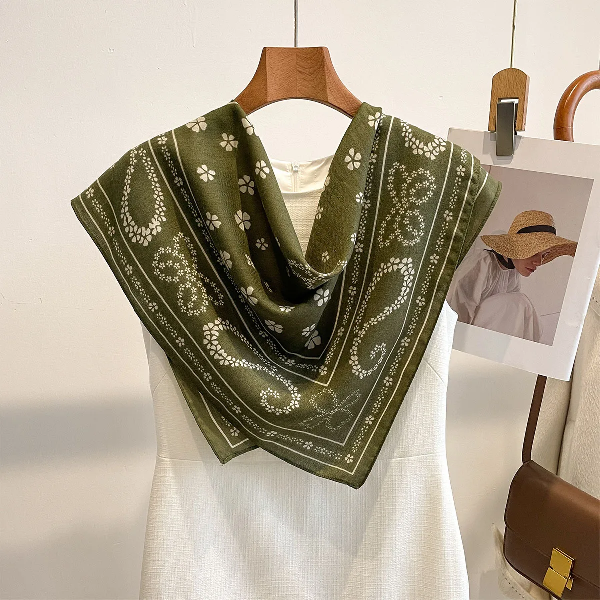 Bandana Headscarf Square Silk Scarf Hijab Luxury Neckerchief Shawl Ribbon Foulards Femme Wraps Accesories Headband
Bandana Headscarf Square Silk Scarf Hijab Luxury Neckerchief Shawl Ribbon Foulards Femme Wraps Accesories Headband