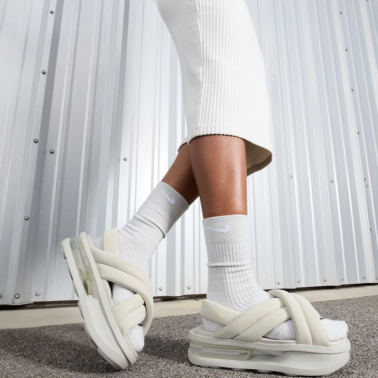 Nike genuine Air Max Isla Sandal Women's Fashion Sandals FJ5929-001
Nike genuine Air Max Isla Sandal Women's Fashion Sandals FJ5929-001