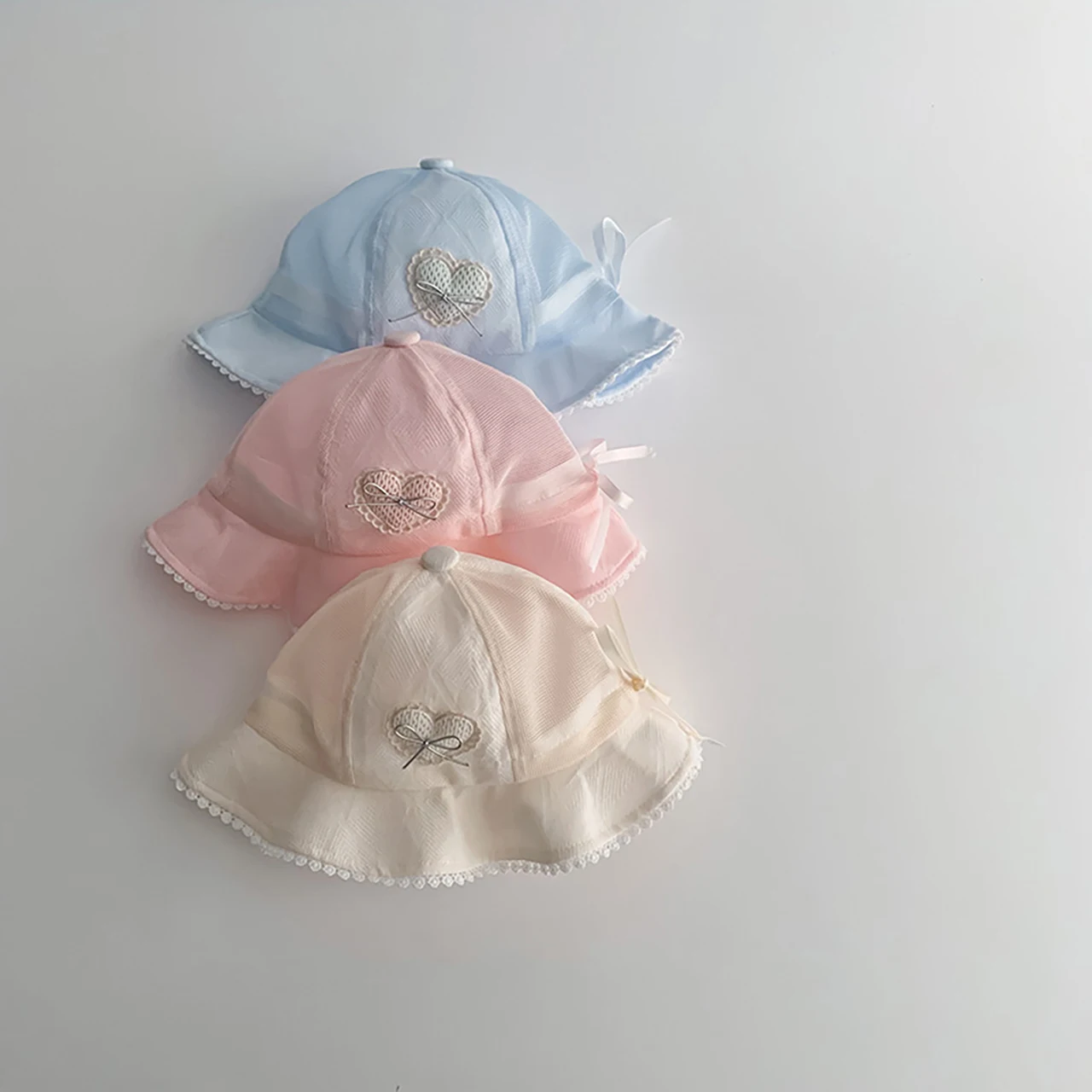 Широкополые сетчатые панамы для девочек, тонкие летние солнцезащитные шляпы, детские кепки с бантом в виде сердца для детей 3-12 месяцев, детские козырьки
Широкополые сетчатые панамы для девочек, тонкие летние солнцезащитные шляпы, детские кепки с бантом в виде сердца для детей 3-12 месяцев, детские козырьки