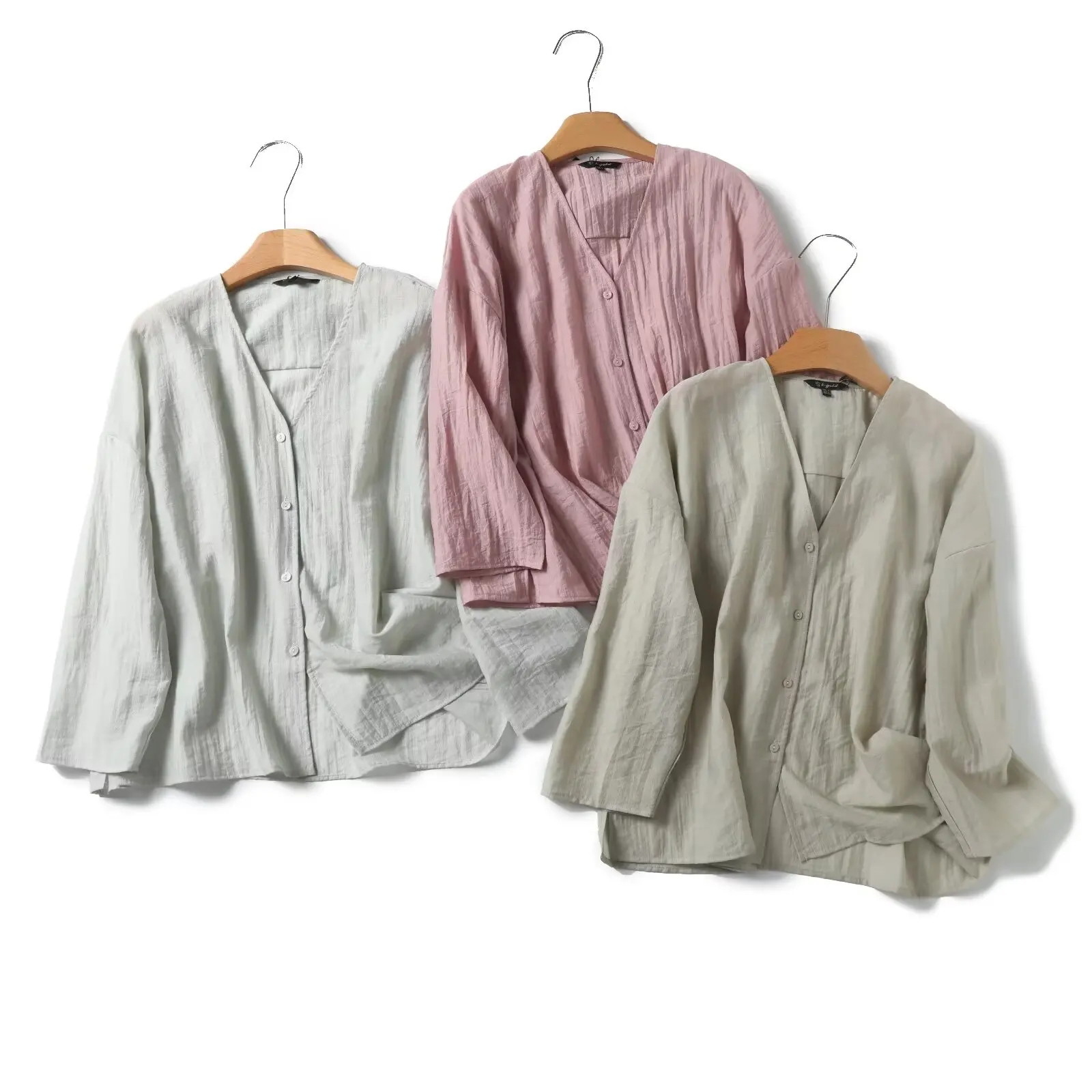 Women's 2024 New Fashion Casual Joker Loose Version of Thin V-neck Blouses Retro Long-sleeved Button Blouses Chic Tops.
Women's 2024 New Fashion Casual Joker Loose Version of Thin V-neck Blouses Retro Long-sleeved Button Blouses Chic Tops.